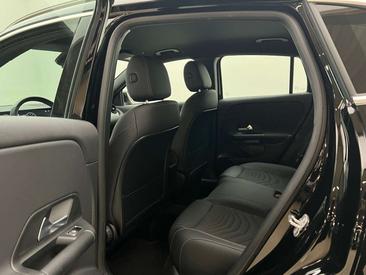 Mercedes GLA 200 — photo 17