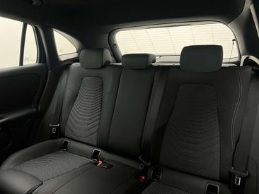 Mercedes GLA 200 — photo 19