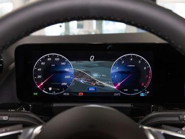 Mercedes GLA 200 Night Edition — photo 11