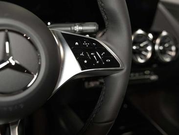 Mercedes GLA 200 Night Edition — photo 15