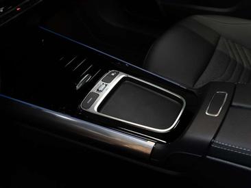 Mercedes GLA 200 Night Edition — photo 23