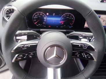 Mercedes GLA 180 AMG Line — photo 11