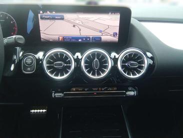 Mercedes GLA 180 AMG Line — photo 12
