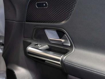 Mercedes GLA 200 Night Edition — photo 26