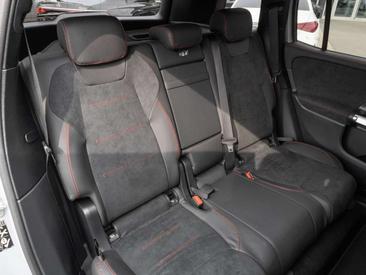 Mercedes GLB 200 Night Edition — photo 4