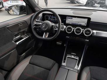 Mercedes GLB 200 Night Edition — photo 10