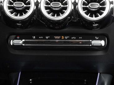 Mercedes GLB 200 Night Edition — photo 12