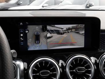 Mercedes GLB 200 Night Edition — photo 15