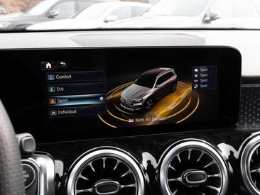 Mercedes GLB 200 Night Edition — photo 17