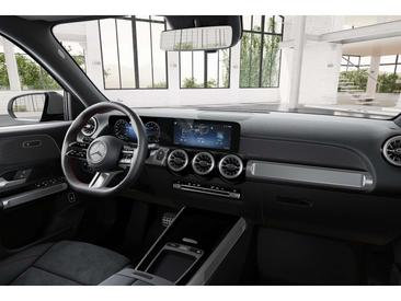 Mercedes GLB 200 AMG Line — photo 8