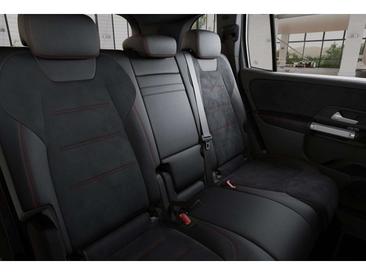 Mercedes GLB 200 AMG Line — photo 9