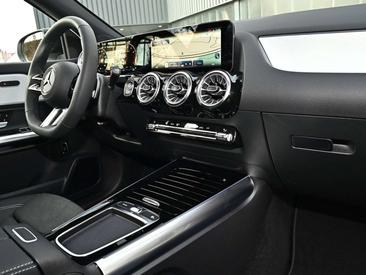 Mercedes GLA 200 AMG Line — photo 8