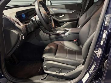 Mercedes EQC 400 — photo 12
