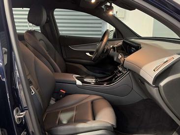 Mercedes EQC 400 — photo 13