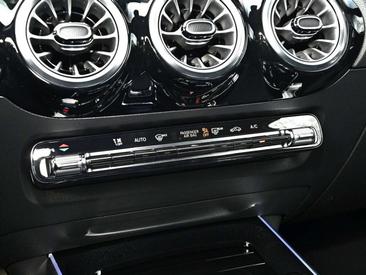 Mercedes GLA 200 AMG Line — photo 12