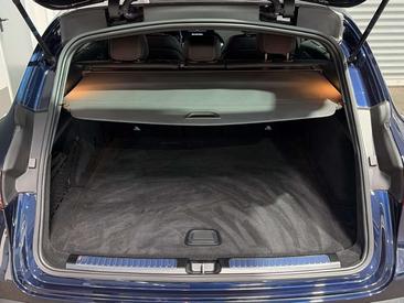 Mercedes EQC 400 — photo 16
