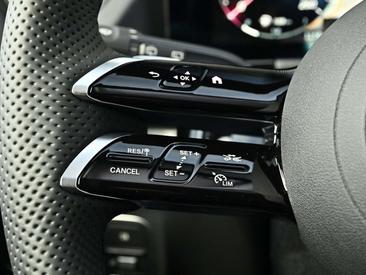 Mercedes GLA 200 AMG Line — photo 16