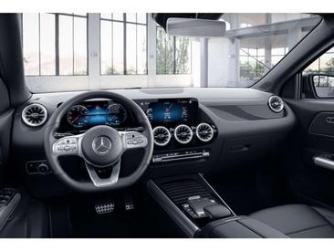 Mercedes GLA 250 AMG Line — photo 8