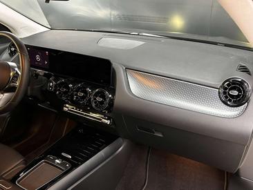 Mercedes GLA 180 — photo 12