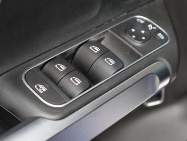 Mercedes GLB 200 AMG Line — photo 13