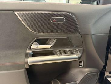 Mercedes GLA 200 Night Edition — photo 11