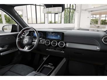 Mercedes GLB 200 Night Edition — photo 8
