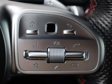 Mercedes GLB 200 AMG Line — photo 16