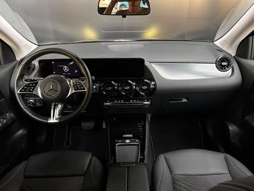 Mercedes GLA 180 — photo 15
