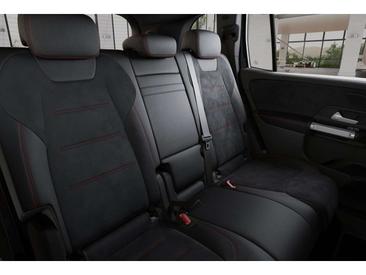 Mercedes GLB 200 Night Edition — photo 9
