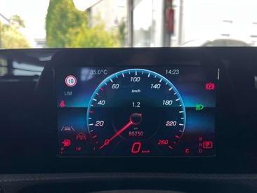 Mercedes CLA 200 — photo 32