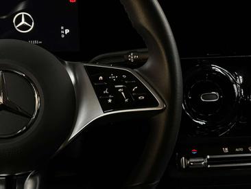 Mercedes GLA 180 — photo 17