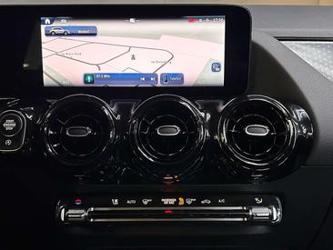 Mercedes GLA 180 — photo 19