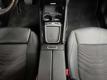 Mercedes GLA 180 — photo 20