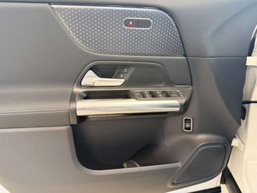 Mercedes GLA 200 — photo 13