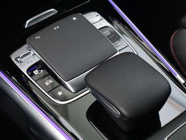 Mercedes GLB 200 AMG Line — photo 28
