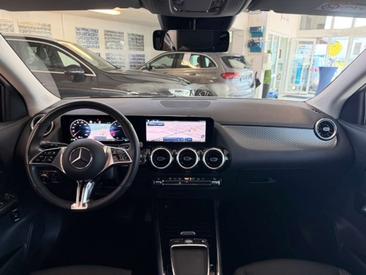 Mercedes GLA 200 — photo 16
