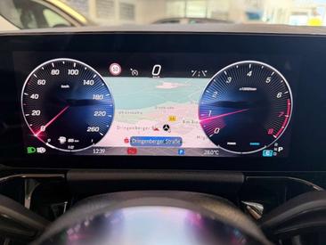 Mercedes GLA 200 — photo 17