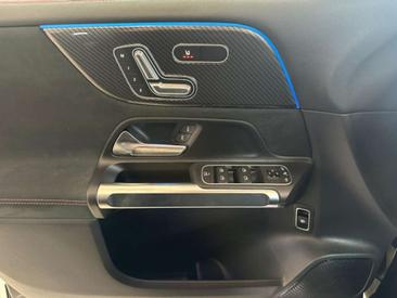 Mercedes GLB 200 AMG Line — photo 10
