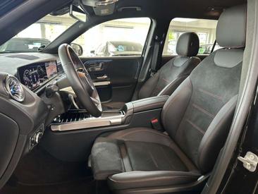Mercedes GLB 200 AMG Line — photo 11