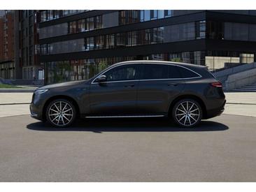 Mercedes EQC 400 AMG Line — photo 3