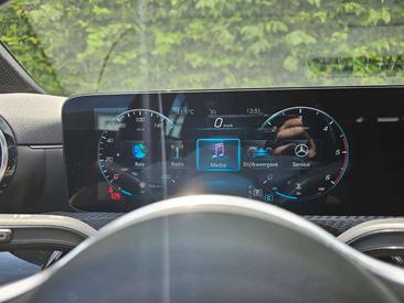 Mercedes CLA 180 Luxury Line — photo 32