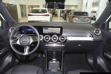 Mercedes EQB 250 — photo 9