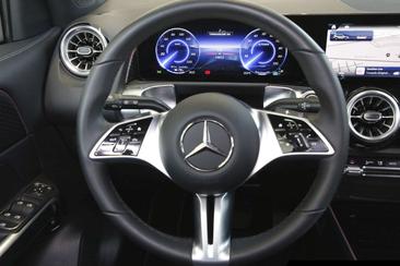 Mercedes EQB 250 — photo 12
