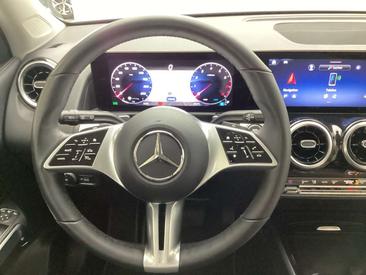 Mercedes GLB 200 — photo 12
