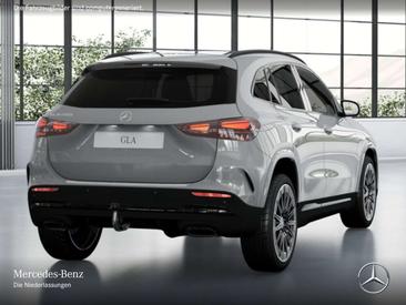 Mercedes GLA 200 Night Edition — photo 4