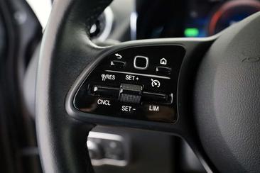 Mercedes GLA 250 — photo 21