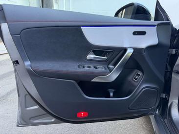 Mercedes CLA 200 Night Edition — photo 11