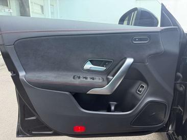Mercedes CLA 220 Night Edition — photo 11