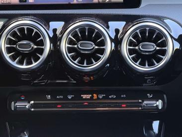 Mercedes CLA 200 Night Edition — photo 22