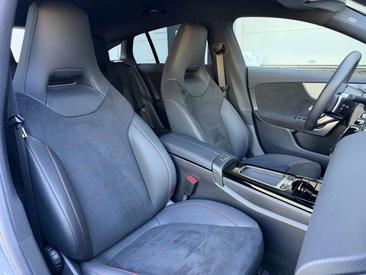 Mercedes CLA 200 Night Edition — photo 25